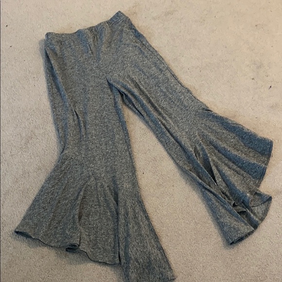 Bb Dakota Ruffle Play Gray Cropped Pants size S - Picture 2 of 4